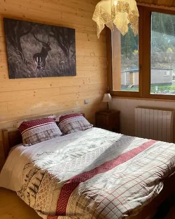 L'ourse Avec Chalet