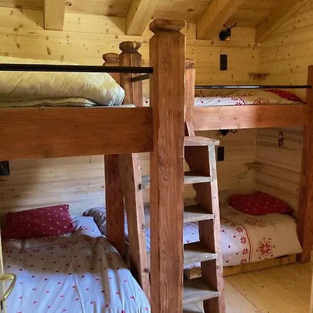 L'ourse Avec Chalet *